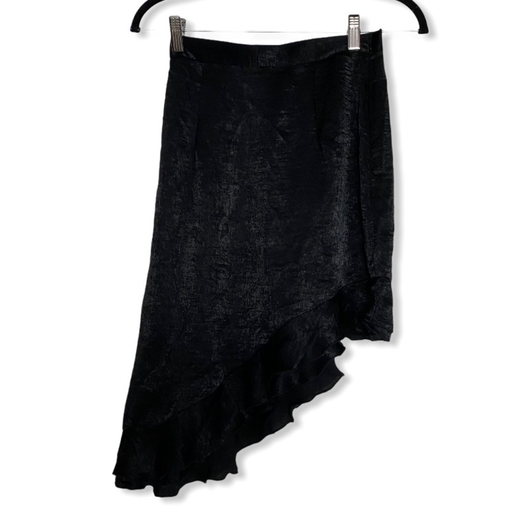 🌟Boohoo NWT Satin Asymmetric Ruffle Skirt Size 4 - Picture 1 of 8